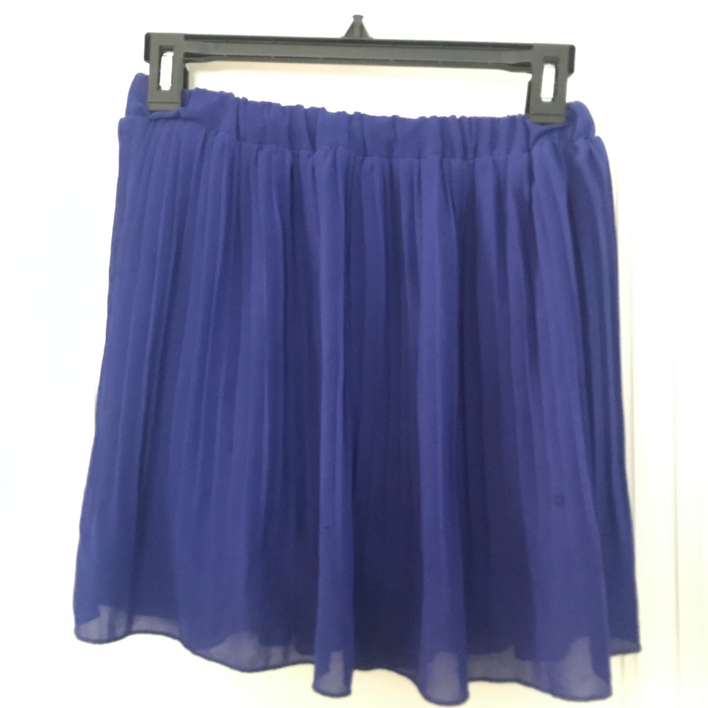 Blue pleated chiffon skirt